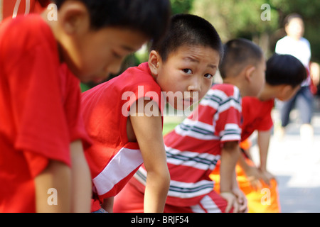 Junge Krieger im Shaolin Tempel, China Stockfoto