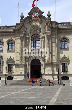 Palacio de Gobierno (Regierungspalast) Plaza de Armas Lima Peru Stockfoto