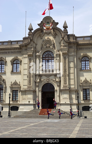 Palacio de Gobierno (Regierungspalast) Plaza de Armas Lima Peru Stockfoto