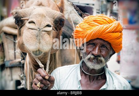 Ein Sikh Kamel Fahrer in Rajasthan Indien Stockfoto