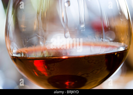 Tränen der Wein im Glas Rotwein Stockfoto