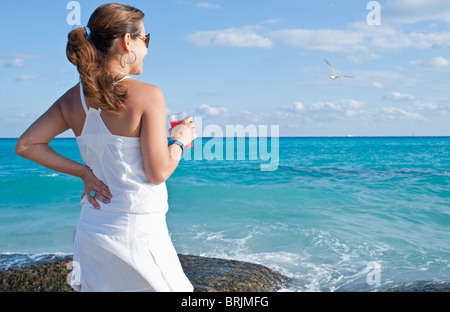 Frau am Strand Stockfoto