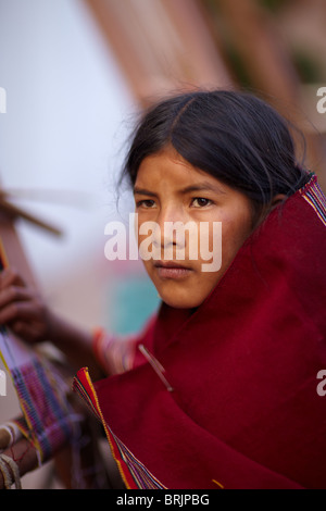 ein Mädchen in einer Weberei Schule in Sucre, Bolivien Stockfoto