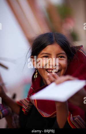 ein Mädchen in einer Weberei Schule in Sucre, Bolivien Stockfoto