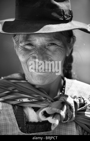 eine Frau in Tarabuco Markt, Bolivien Stockfoto