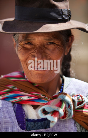 eine Frau in Tarabuco Markt, Bolivien Stockfoto