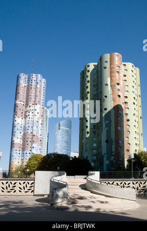 Aillaud des Towers in Nanterre - La Défense, in der Nähe von Paris: 70er Jahre (70) organische Architektur von Emile Aillaud (1977) Stockfoto