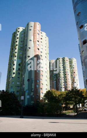 Aillaud des Towers in Nanterre - La Défense, in der Nähe von Paris: 70er Jahre (70) organische Architektur von Emile Aillaud (1977) Stockfoto