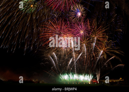 Die 2010 British Musical Fireworks Championship Pyro Musical-Ausstellung, explodierender Feuerwerkswettbewerb in Victoria Park, Southport, Merseyside, Großbritannien Stockfoto