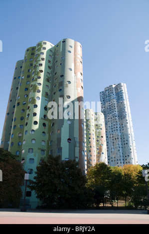 Aillaud des Towers in Nanterre - La Défense, in der Nähe von Paris: 70er Jahre (70) organische Architektur von Emile Aillaud (1977) Stockfoto