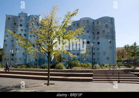 Aillaud des Towers in Nanterre - La Défense, in der Nähe von Paris: 70er Jahre (70) organische Architektur von Emile Aillaud (1977) Stockfoto