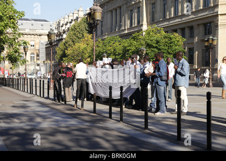 Afrikanische illegale Einwanderer, demonstrieren vor der Präfektur in Paris Stockfoto