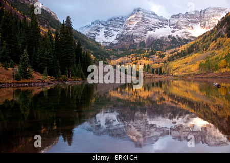 Maroon Bells im Herbst Stockfoto