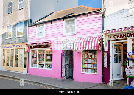 Cranch's Traditional Sweet Shop in der Fore Street, Salcombe, South Hams, Devon, England, Vereinigtes Königreich Stockfoto