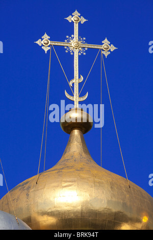 Goldene Kuppel der Kathedrale der Gottesmutter von Smolensk auf dem Nowodewitschi-Kloster in Moskau, Russland Stockfoto