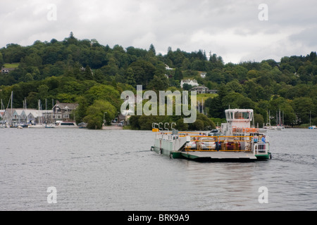 Auto Kabel ferry Kreuzung Lake Windermere im Lake District Stockfoto