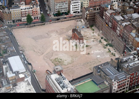 Luftaufnahme des Standortes geräumte Mortimer Street (ehemals The Middlesex Hospital), bereit für den Bau in central London, UK. Stockfoto