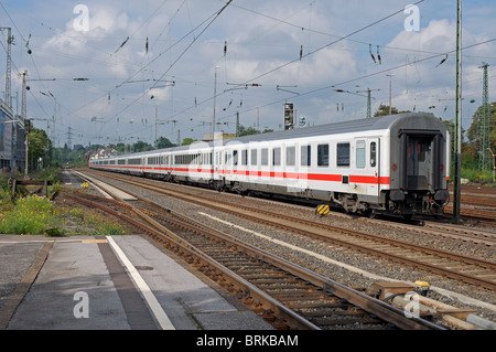 Intercity (IC) Personenzug aus Solingen, Nordrhein-Westfalen, Deutschland. Stockfoto