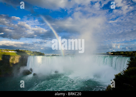 Rainbow und spektakulären Wolken über Horseshoe Falls, Niagara Falls, Ontario, Kanada Stockfoto