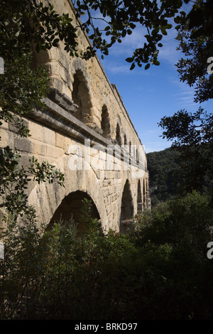 Der Pont du Gard in Südfrankreich, die höchste und eines der besten erhaltenen alle römischen Aquädukt Brücken. Stockfoto