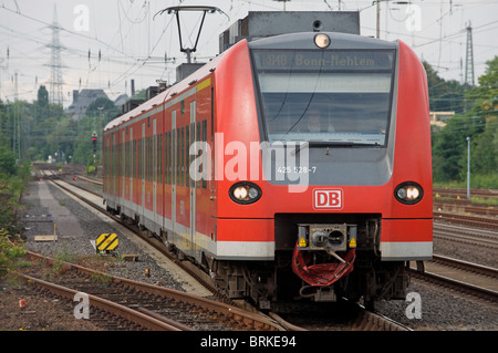 RB48 (Regional Bahn) Nahverkehrszug, aus Wuppertal nach Bonn-Mehlem Deutschland. Stockfoto