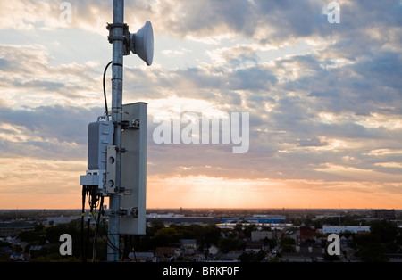 Mobilfunkantenne Mastleuchte Stockfoto