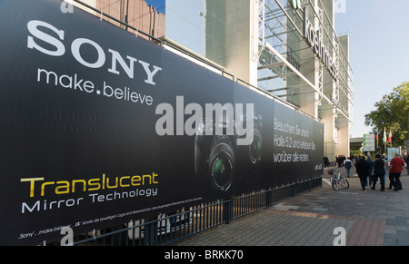 Köln - Photokina und Köln Messe Ausstellung Messehallen - Sony Poser 2010 Stockfoto