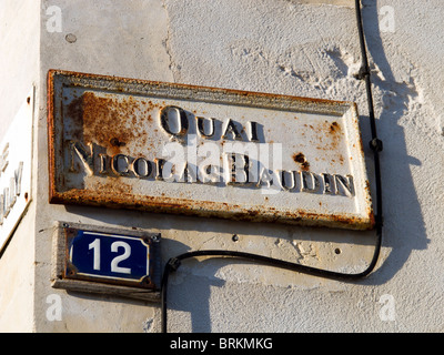 Melden Sie sich für den Quai Nicolas Baudin in St Martin de Re auf der französischen Insel der Ile de Ré in der Nähe von La Rochelle Stockfoto