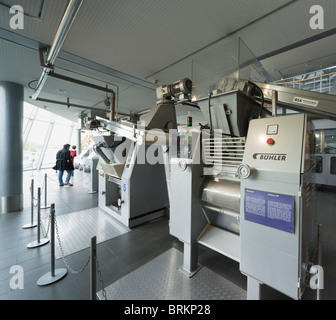 Köln - die Lindt Schokolade Museum und arbeiten Fabrik Tour auf der alten Kai-Insel - Produktionsraum Stockfoto