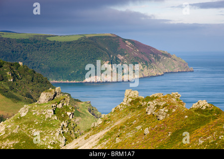 Blick über das Tal der Felsen und auf den Highveer Punkt Landzunge, Exmoor National Park, Devon, England. Stockfoto