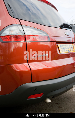 Nahaufnahme der Rückseite eines Ford s-Max Personen Träger Autos. Stockfoto