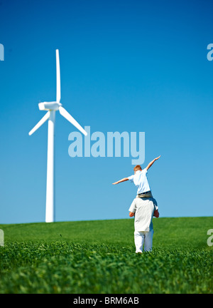 Weiter und Sohn, Feld, Windkraftanlage Stockfoto