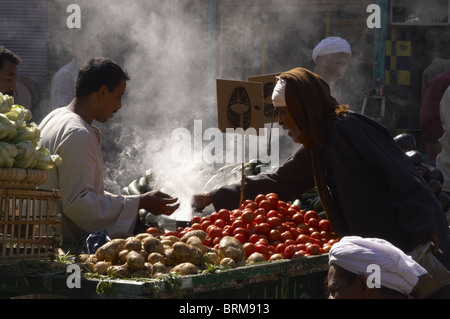 Ägypten. Luxor. Markt. Verkauf von Gemüse. Stockfoto