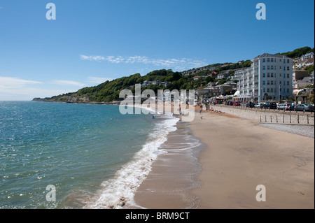 Schöne Aussicht auf das Meer Stadt Ventnor auf der Isle Of Wight an einem Sommertag. Stockfoto