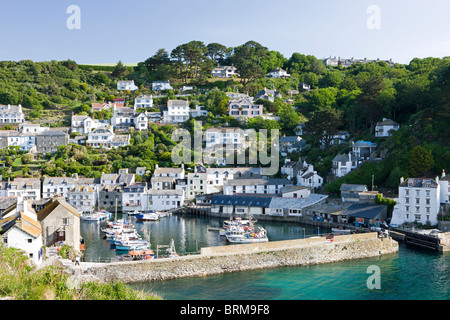 Polperro Hafen und Dorf, Cornwall, England. Sommer (Juni) 2010. Stockfoto