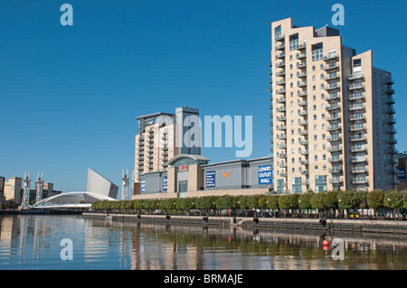 Wohnungen, Lowry Outlet Mall, Vue Kino in Salford Quays.The Regeneration von den ehemaligen Salford-Docks. Stockfoto