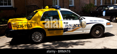 Ein Polizeiauto Savanne gemalt, trinken Treiber zu entmutigen Stockfoto