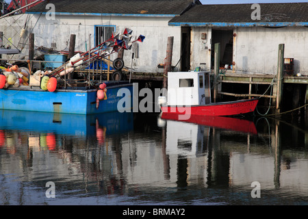 vor Anker, Schiffe in den Hafen von Sambro, Nova Scotia, Atlantik-Kanada Angeln. Foto: Willy Matheisl Stockfoto