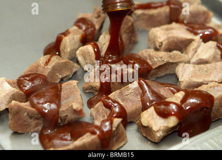 Anwendung Barbecue-Sauce, ungrilled Tafelspitz spare-ribs Stockfoto