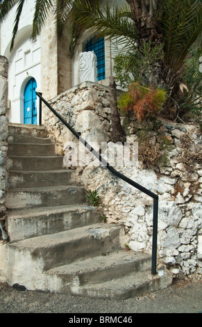 Treppen führen zu einer Kirche Stockfoto