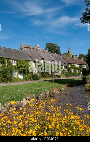 Sehr hübsche strohgedeckten Hütten in Winkle Straße auf der Isle Of Wight, England. Stockfoto