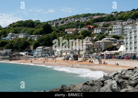 Schöne Aussicht auf das Meer Stadt Ventnor auf der Isle Of Wight an einem Sommertag. Stockfoto