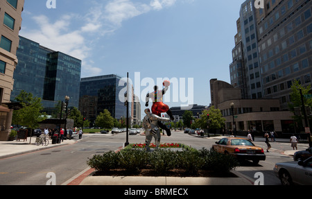 Skulpturen von Niki de Saint Phalle an der New York Avenue in Washington DC organisiert durch das National Museum of Women in the Arts Stockfoto