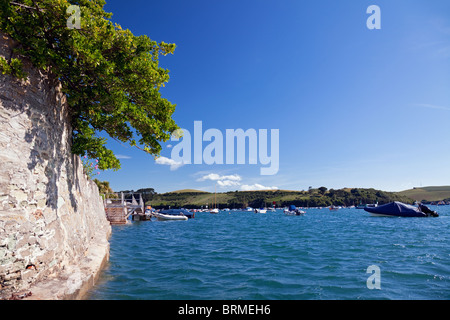 Salcombe Harbour von Whitestrand Quay, Salcombe, Devon, England, Großbritannien Stockfoto