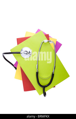 medizinische Geräte und einen Stapel Bücher isoliert auf weiss (Tiefenschärfe) Stockfoto