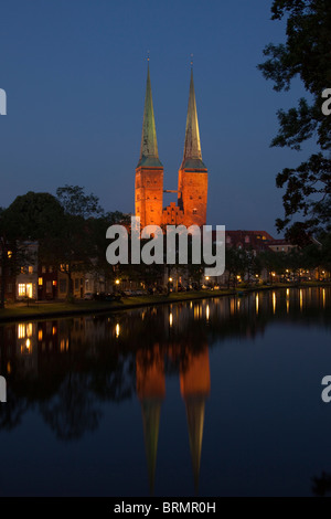 Kathedrale von Lübeck in der Nacht, Schleswig-Holstein, Deutschland Stockfoto