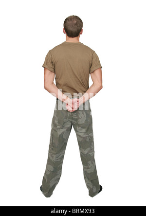 eine passen attraktive Soldat in einem braunen t-Shirt mit Dogtags halblängen Porträt über weiß Stockfoto