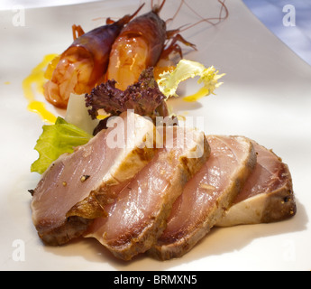 Italienisches Essen erleben Sie Quittungen mit Fisch. Michelin-Sterne-Restaurant auf Ischia Il Melograno. Pasta und Fisch Quittungen Stockfoto