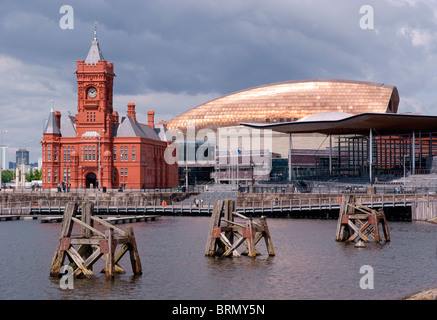 Der Cardiff Bay Waterfront Pierhead Gebäude, Nationalversammlung und das Millennium Arts Centre Stockfoto