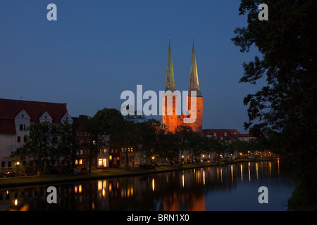 Kathedrale von Lübeck in der Nacht, Schleswig-Holstein, Deutschland Stockfoto